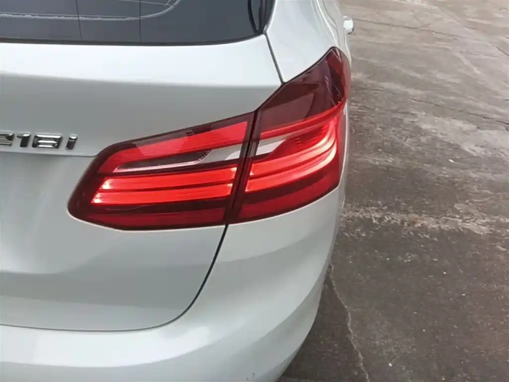 BMW 2 Series Active Tourer — фото 8