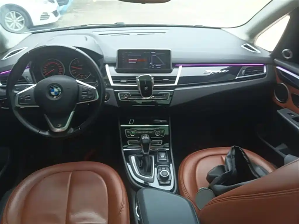 BMW 2 Series Active Tourer — фото 10