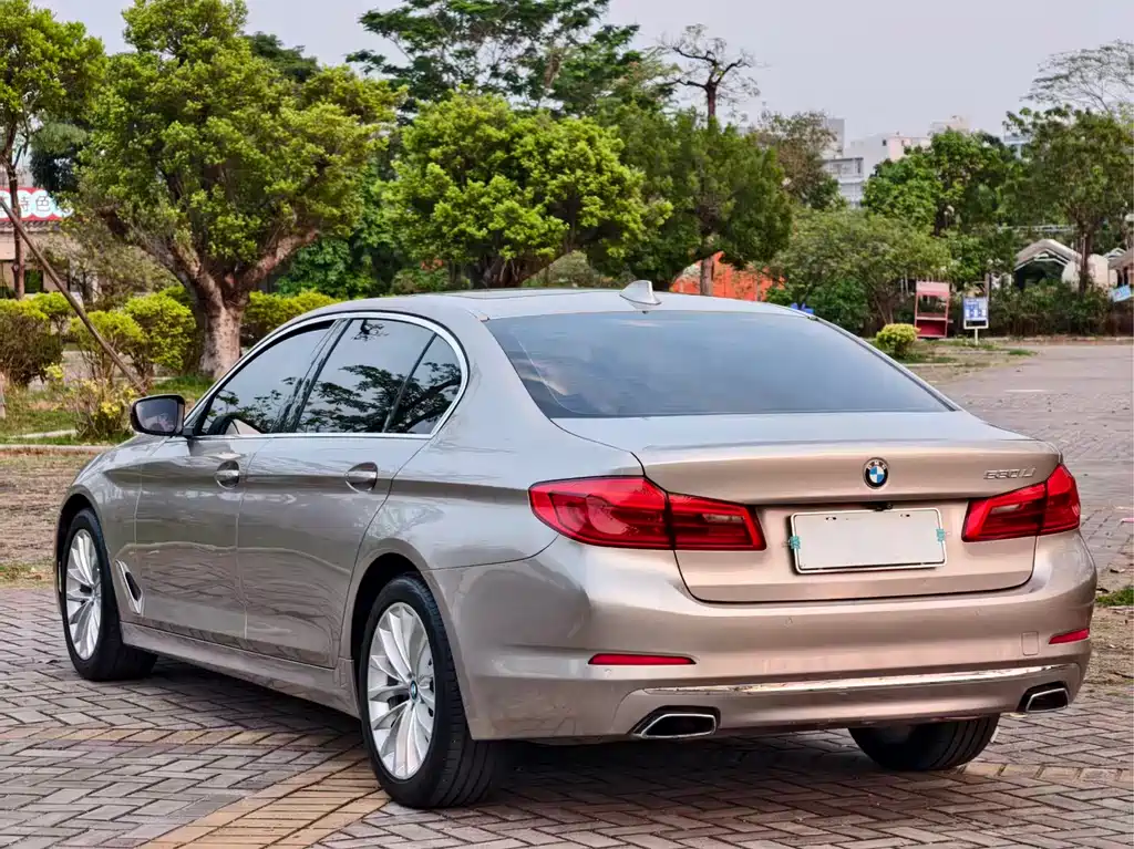 BMW 5 Series — фото 4