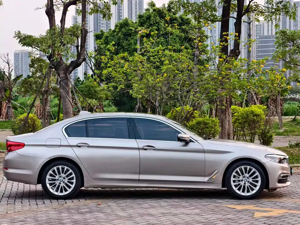 BMW 5 Series — фото 8