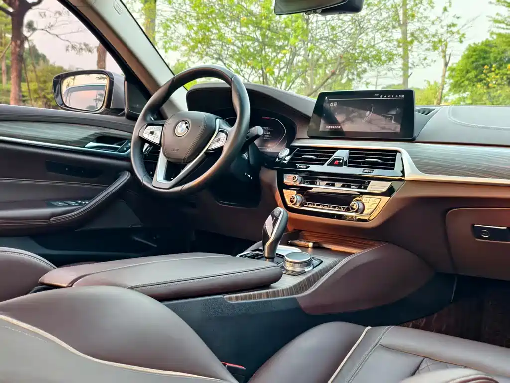 BMW 5 Series — фото 10