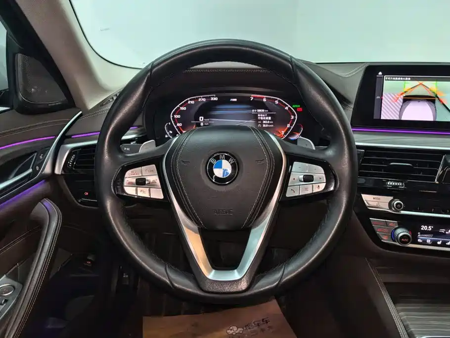 BMW 5 Series — фото 15