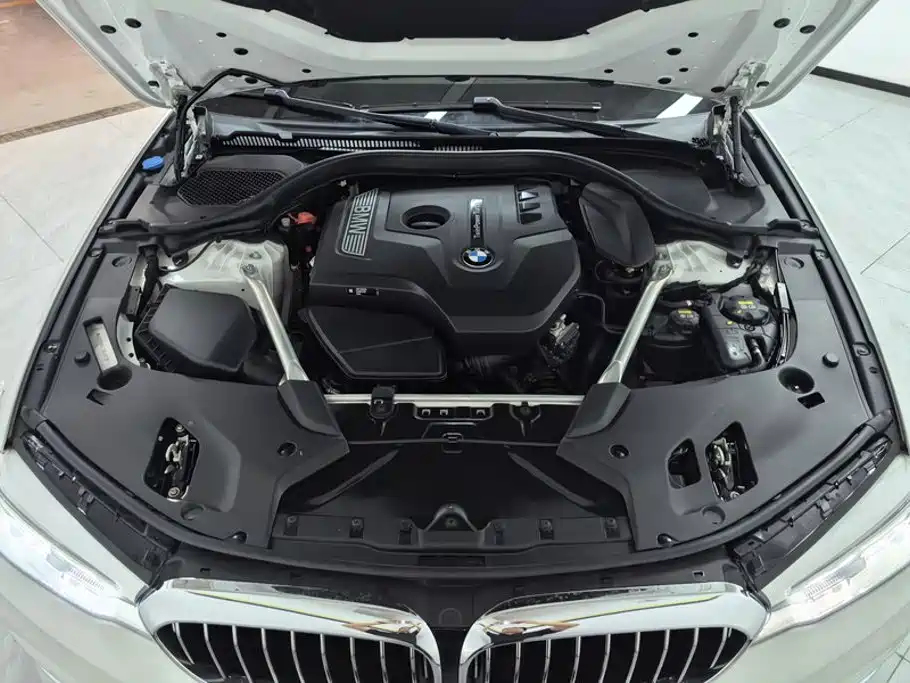 BMW 5 Series — фото 10