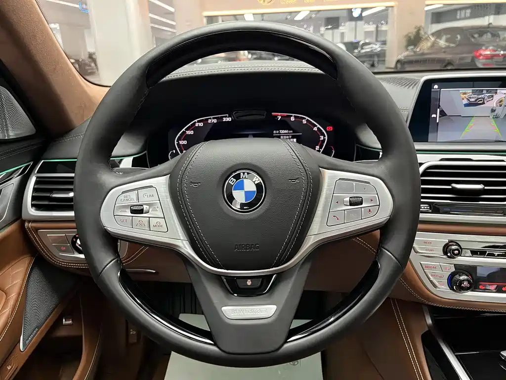 BMW 7 Series — фото 9