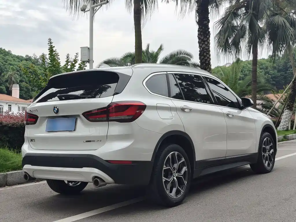BMW X1 — фото 5