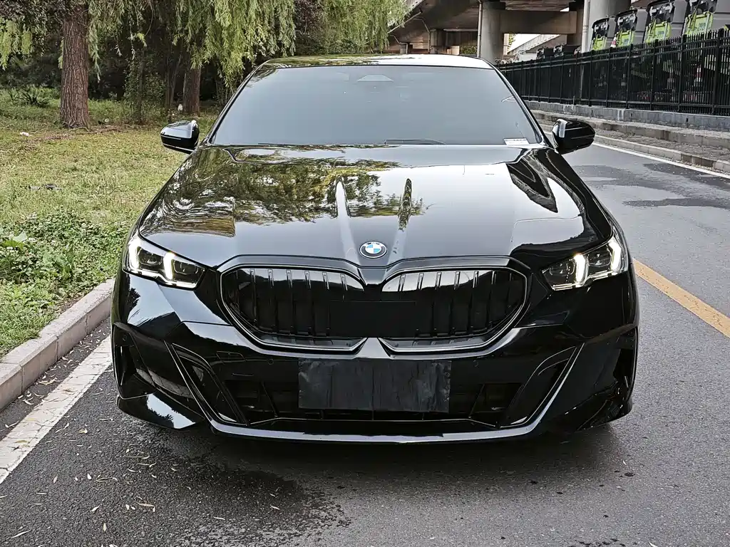 BMW 5 Series — фото 2