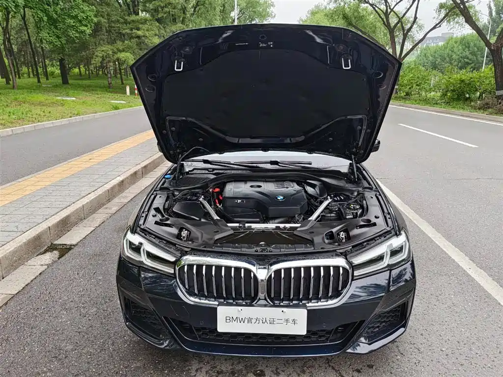 BMW 5 Series — фото 14