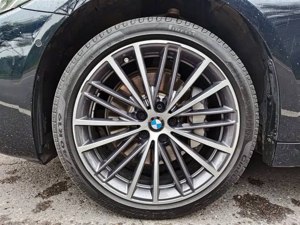 BMW 5 Series — фото 15