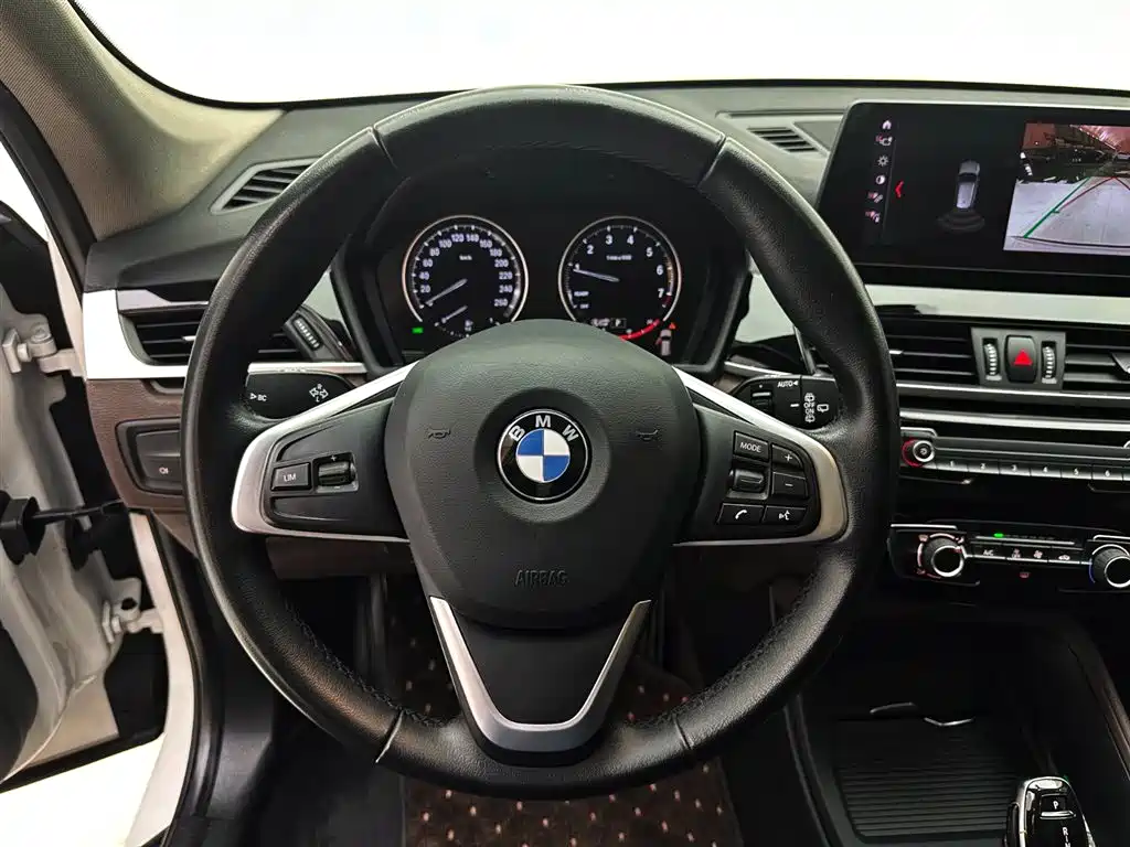 BMW X1 — фото 11