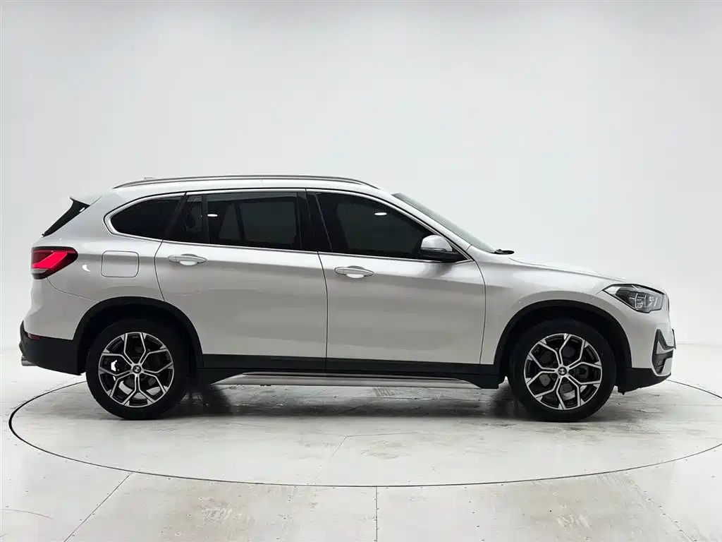 BMW X1 — фото 9