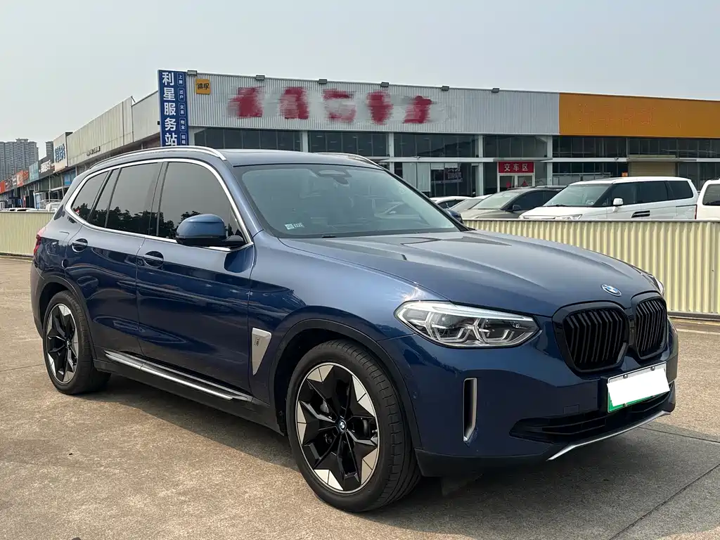 BMW iX3 — фото 3
