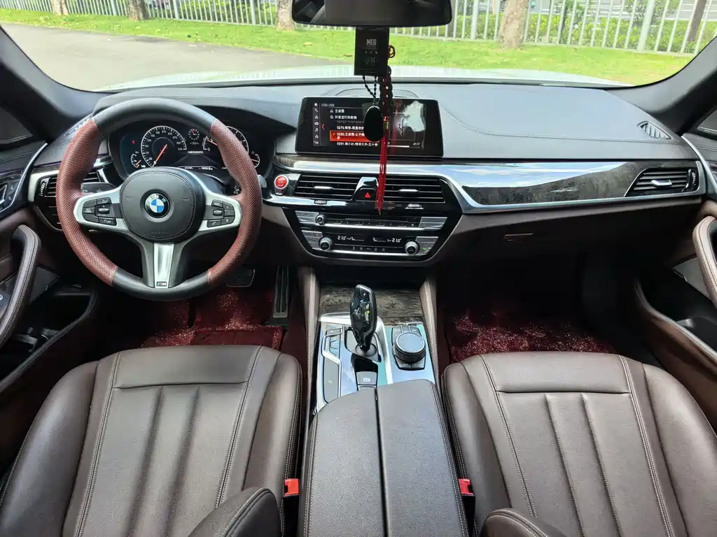 BMW 5 Series — фото 10