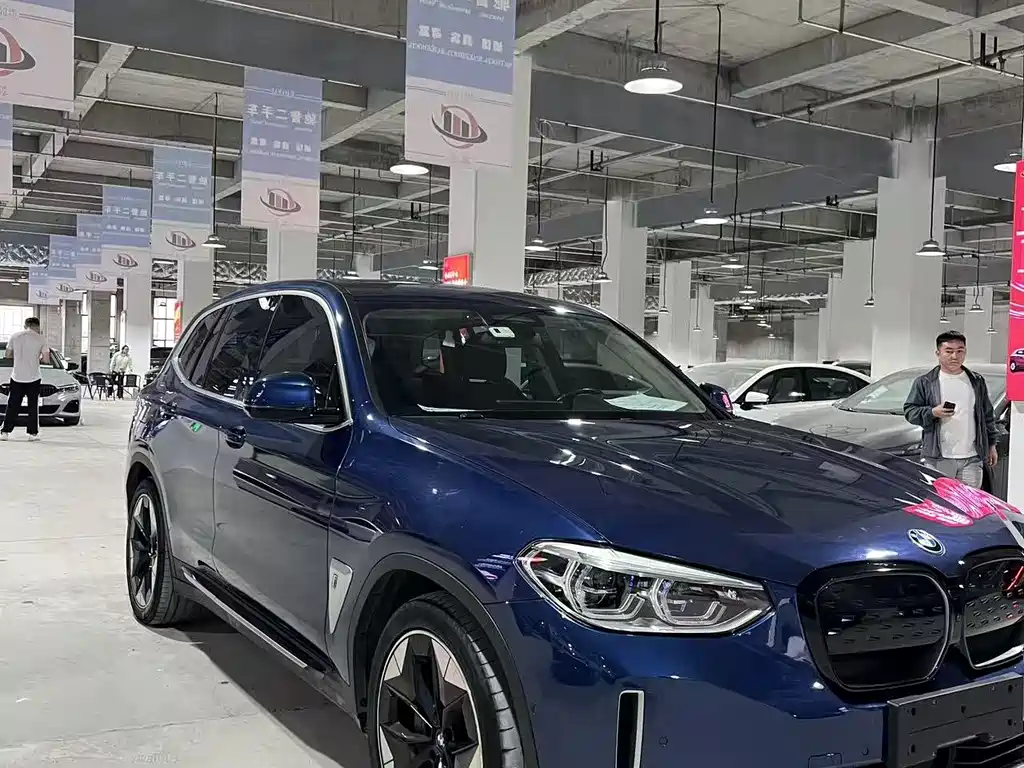 BMW iX3 — фото 3
