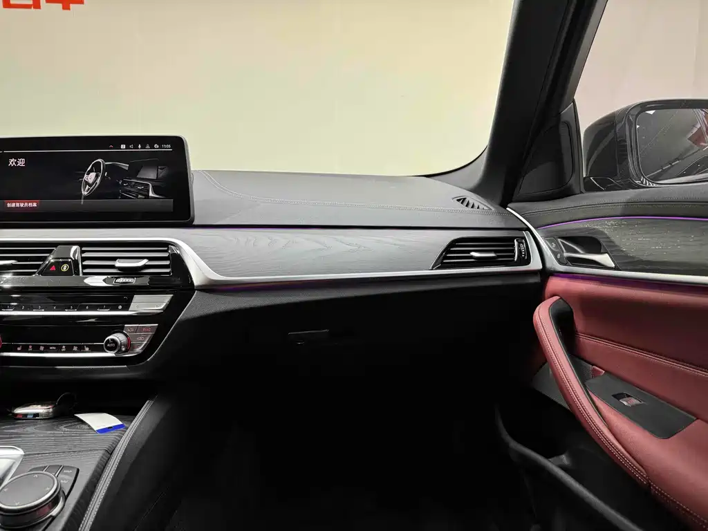 BMW 5 Series — фото 29