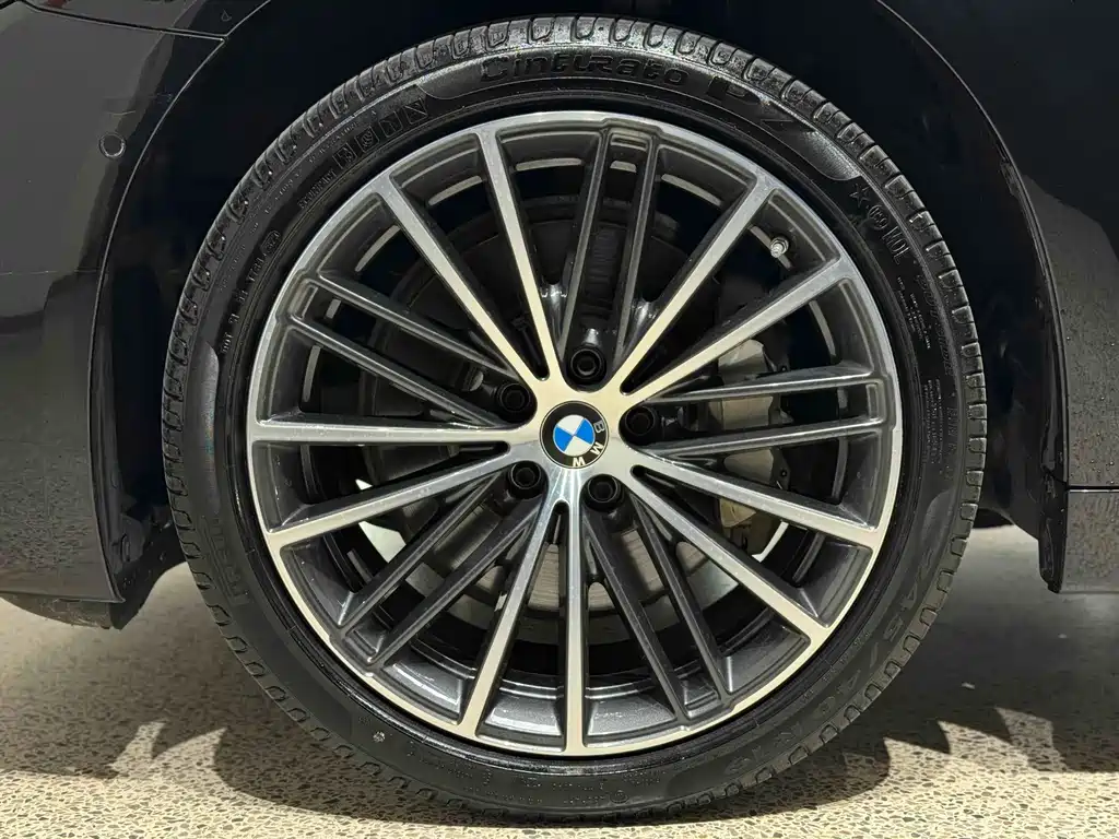 BMW 5 Series — фото 8