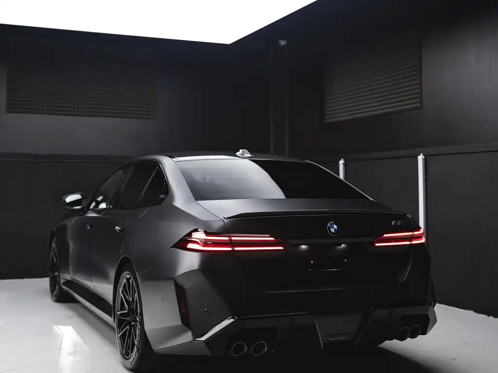 BMW M5 New Energy — фото 2