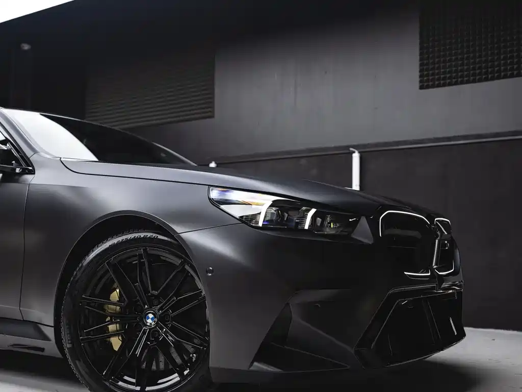 BMW M5 New Energy — фото 3