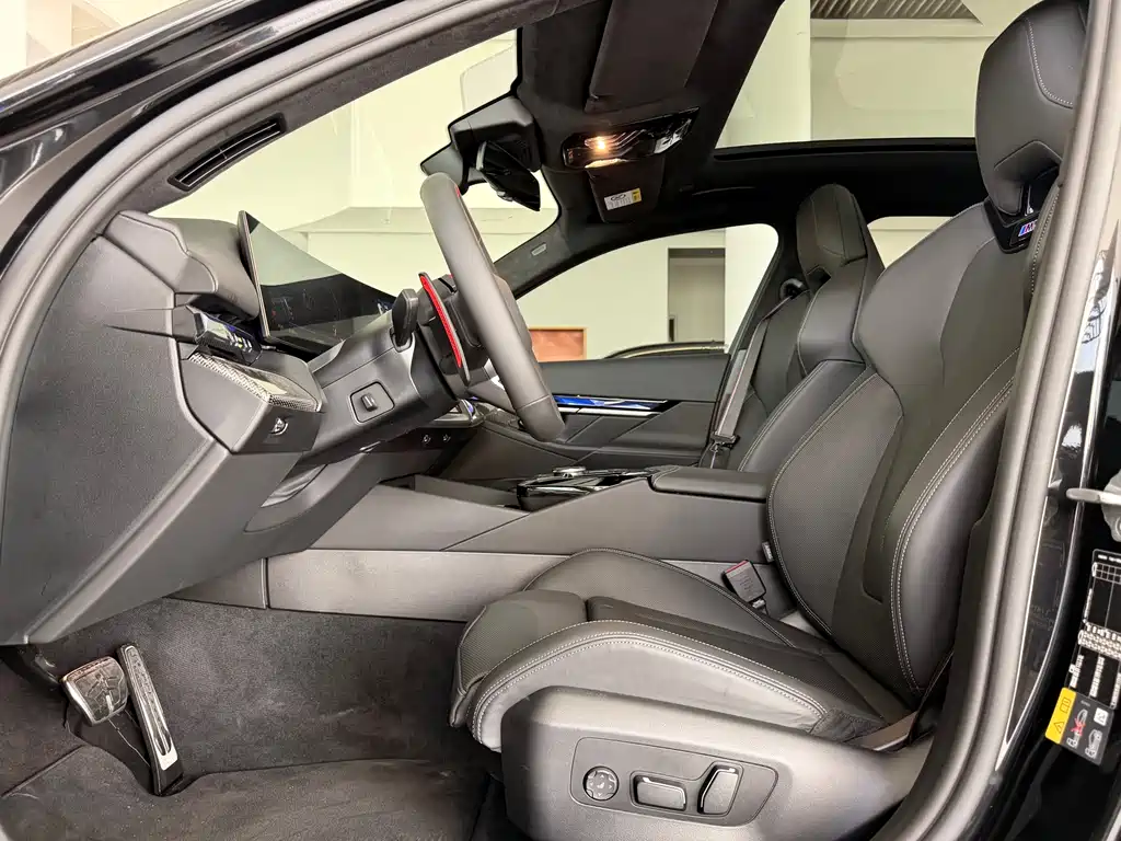BMW M5 New Energy — фото 13