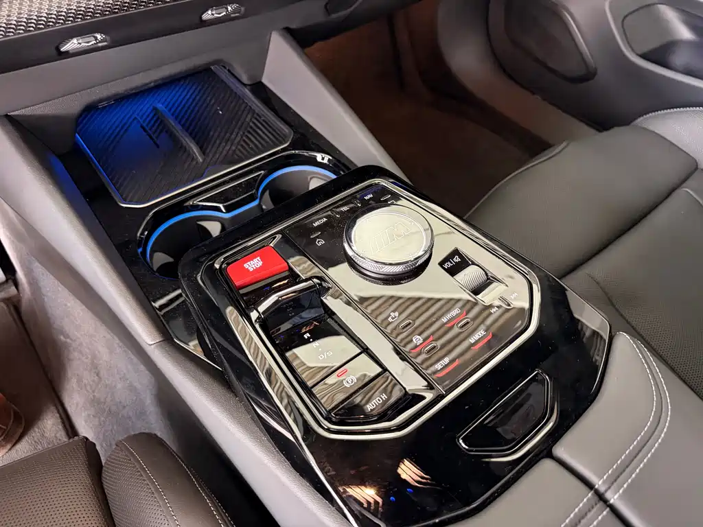 BMW M5 New Energy — фото 15