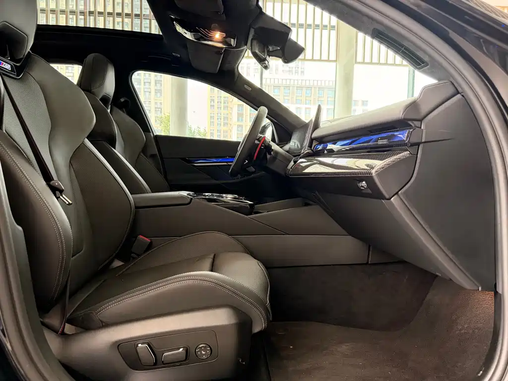 BMW M5 New Energy — фото 24