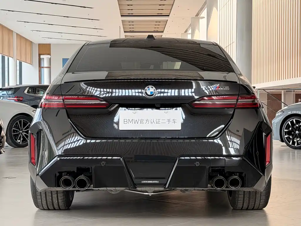 BMW M5 New Energy — фото 25