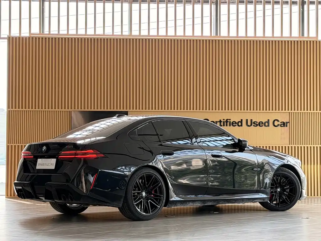 BMW M5 New Energy — фото 30