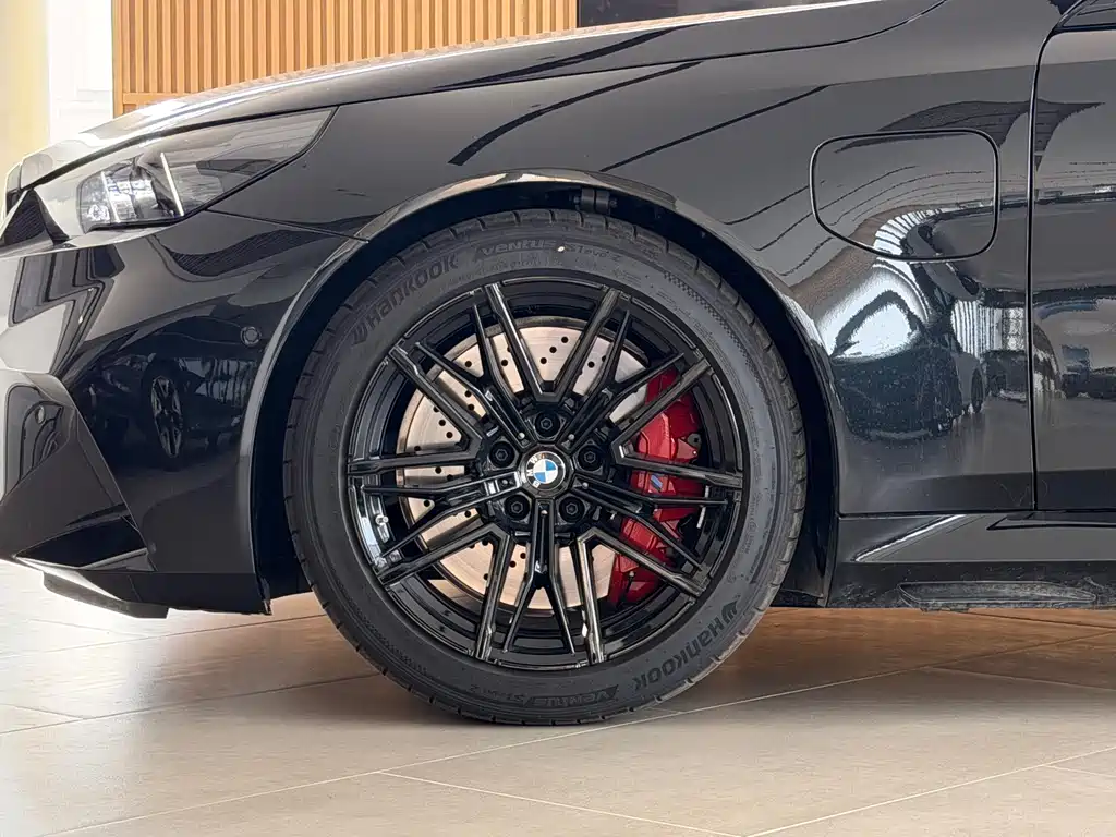 BMW M5 New Energy — фото 4