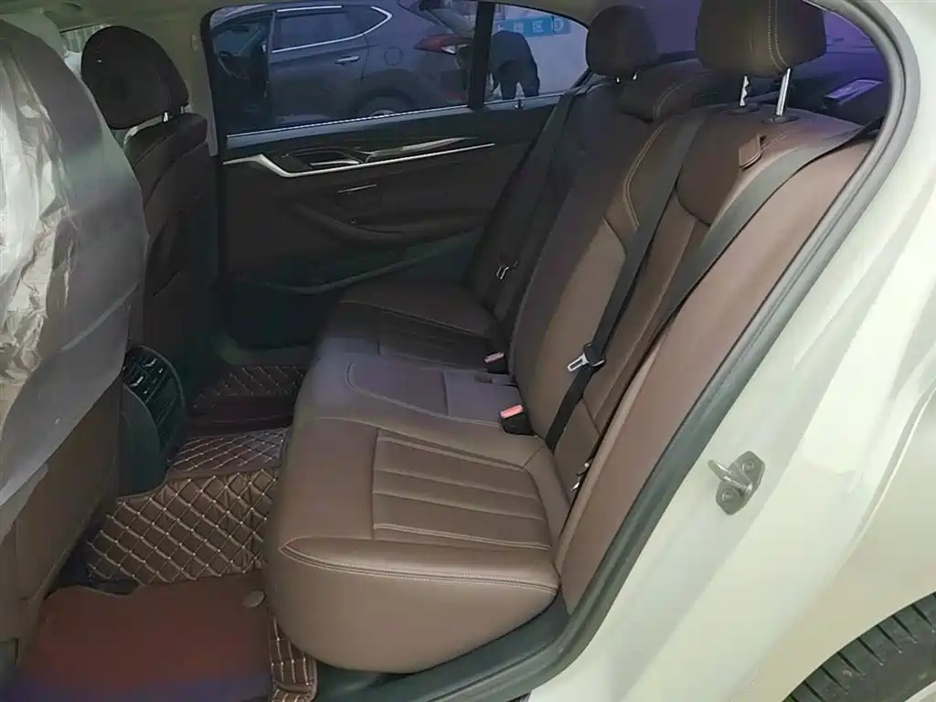 BMW 5 Series — фото 17