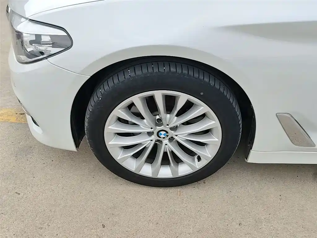 BMW 5 Series — фото 23