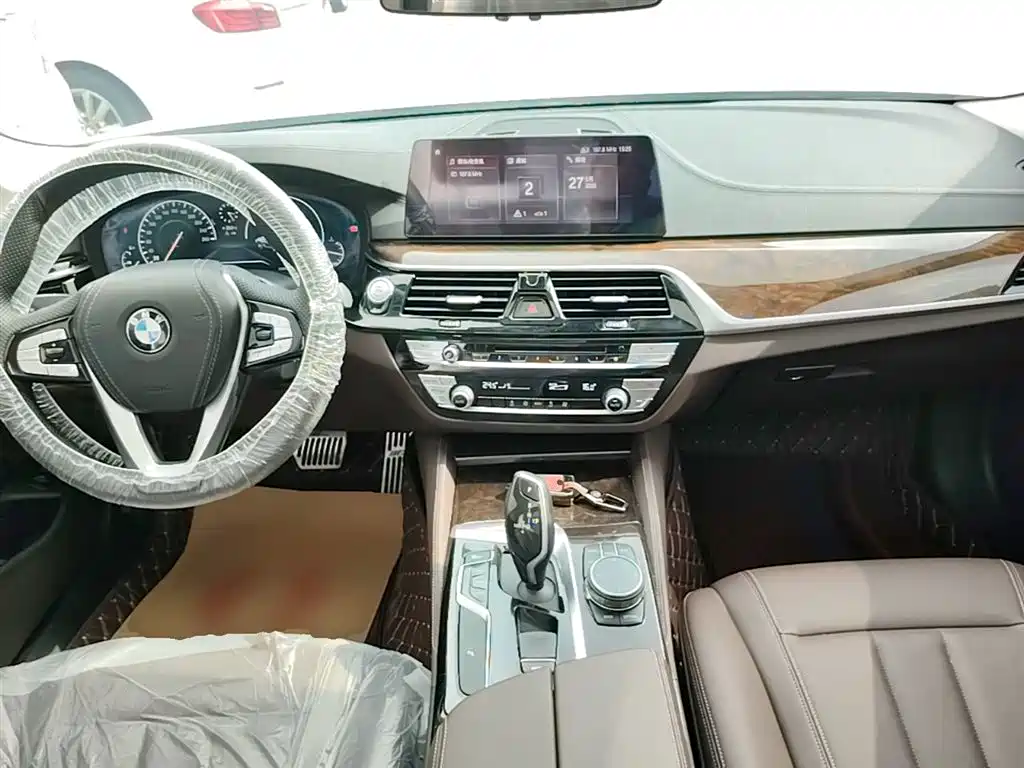 BMW 5 Series — фото 10