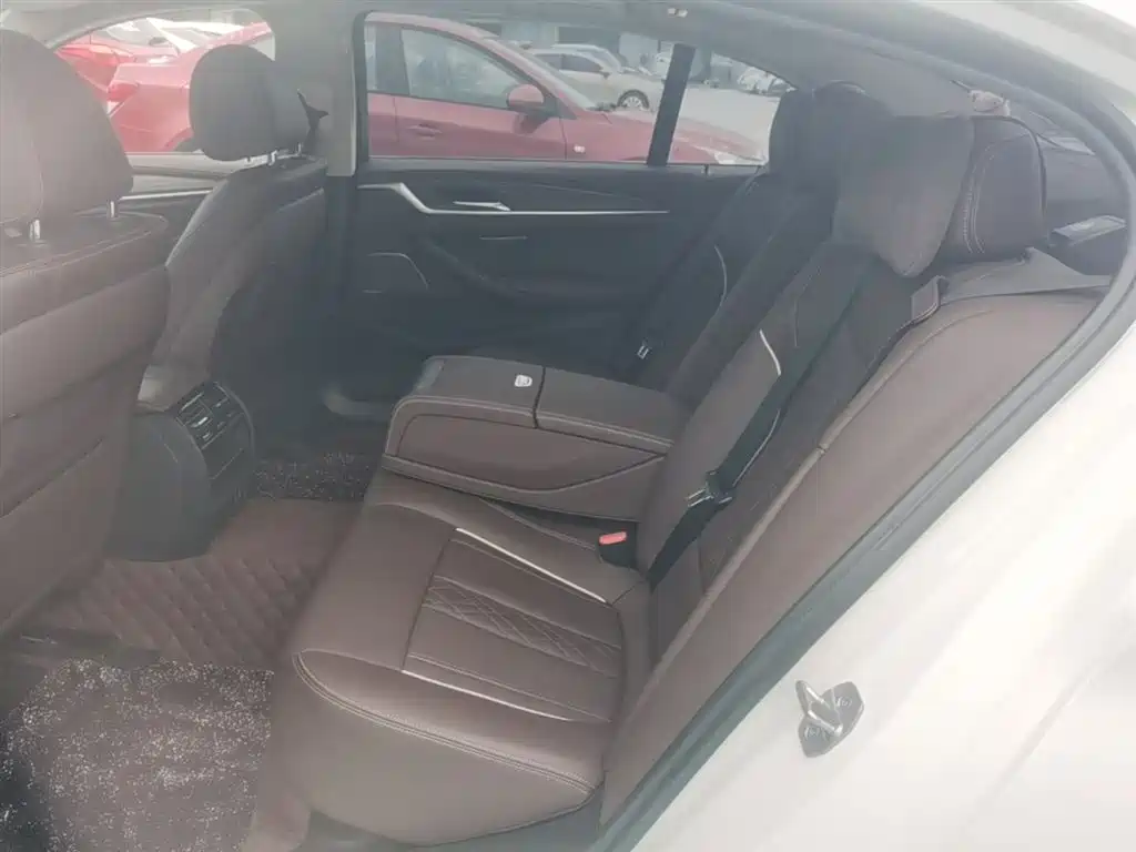 BMW 5 Series — фото 17