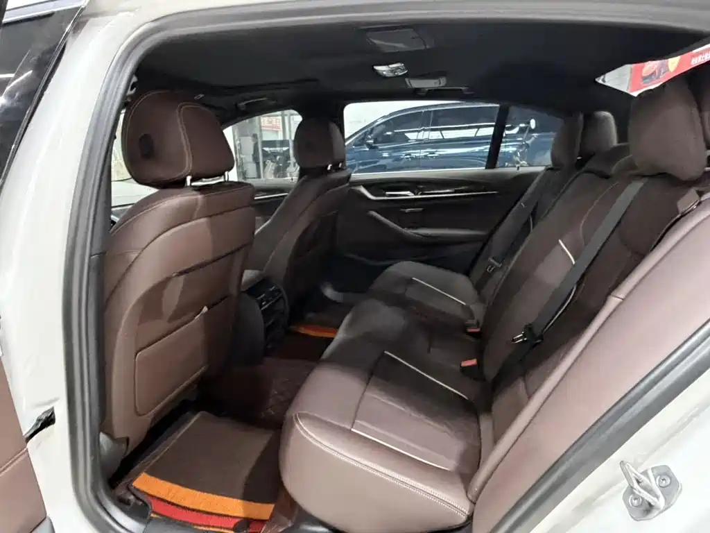 BMW 5 Series — фото 10