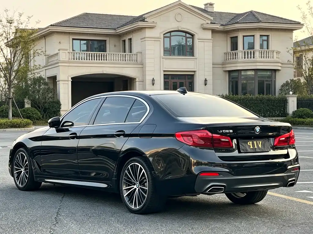 BMW 5 Series — фото 9