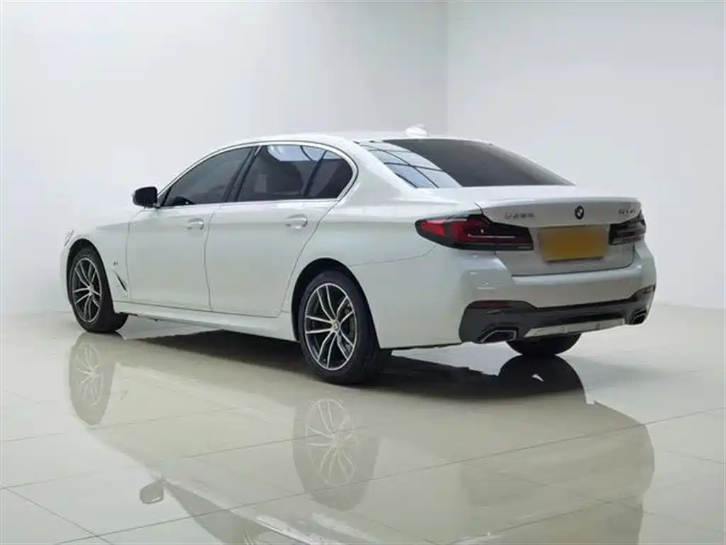 BMW 5 Series — фото 5