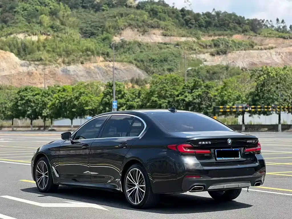 BMW 5 Series — фото 5