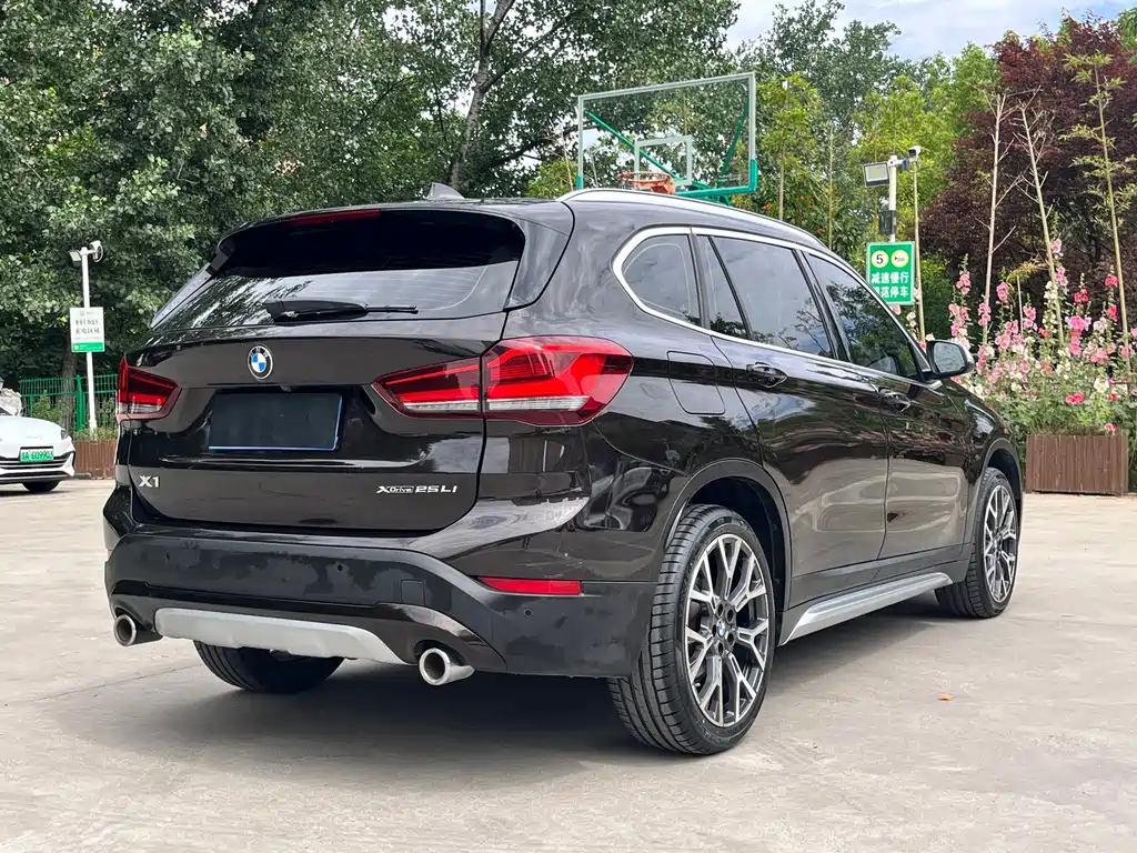 BMW X1 — фото 5