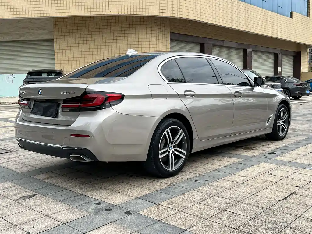 BMW 5 Series — фото 9