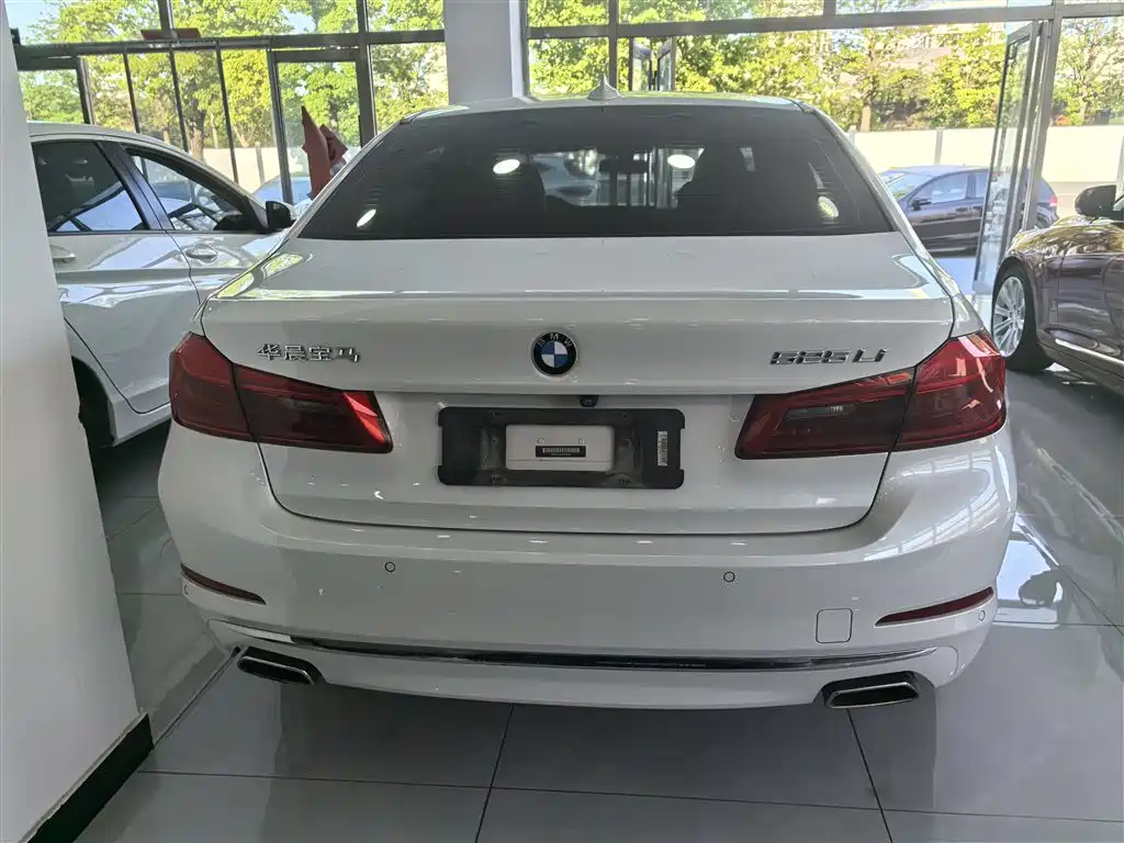 BMW 5 Series — фото 10