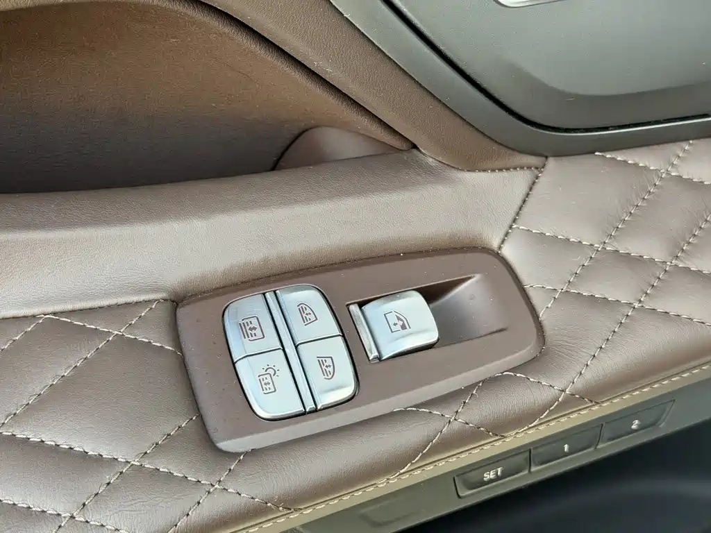 BMW 7 Series — фото 13
