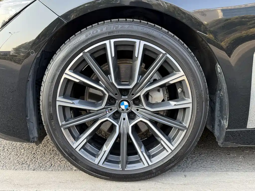 BMW 7 Series — фото 17