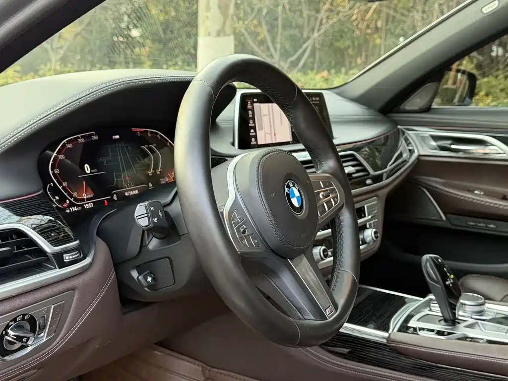 BMW 7 Series — фото 19