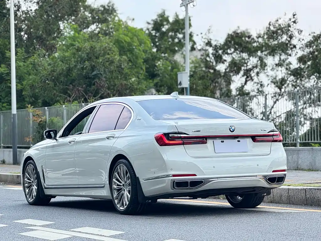 BMW 7 Series — фото 4