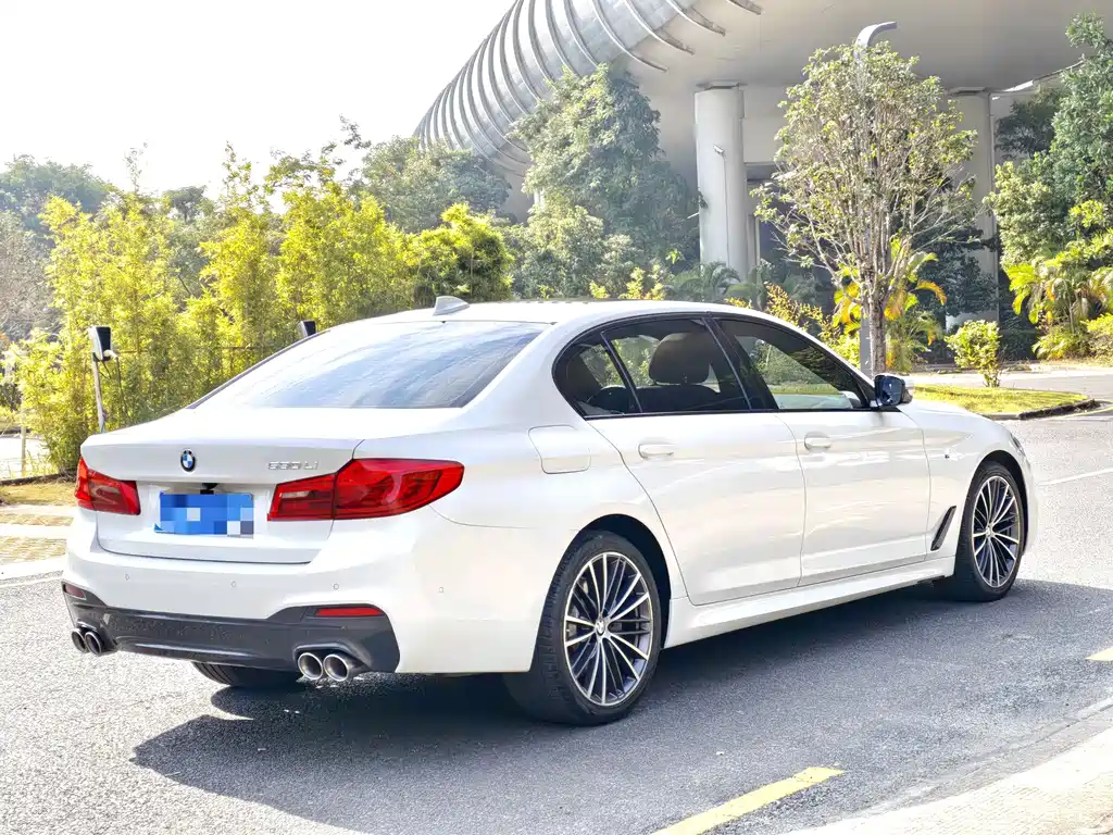 BMW 5 Series — фото 6