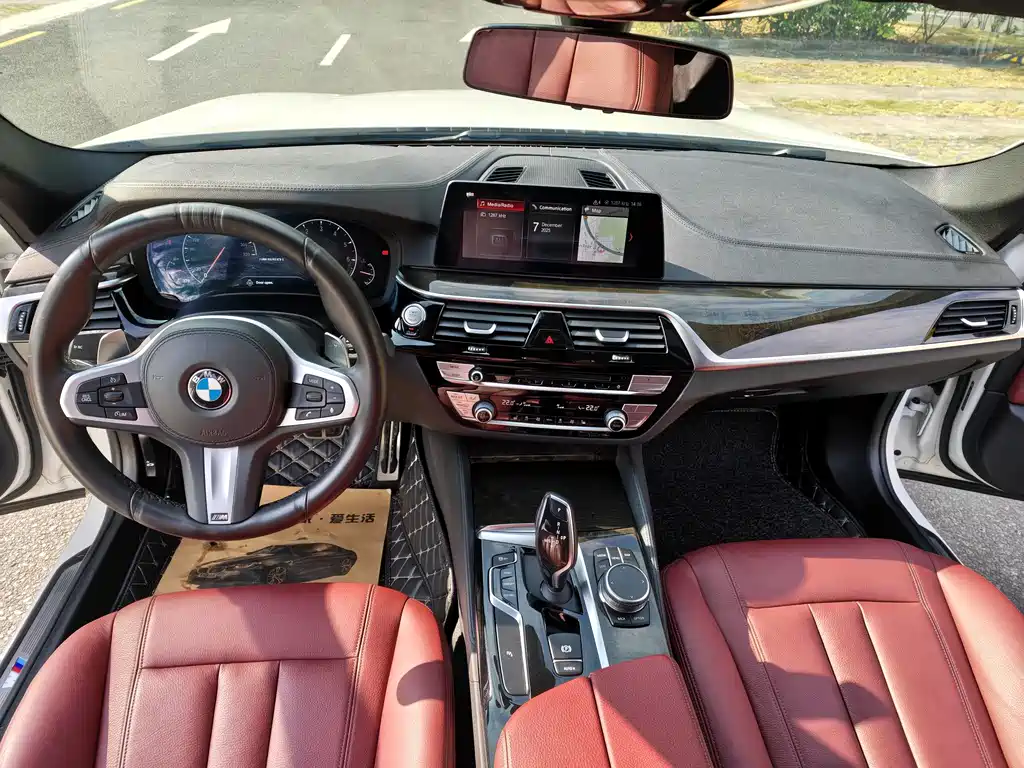 BMW 5 Series — фото 9