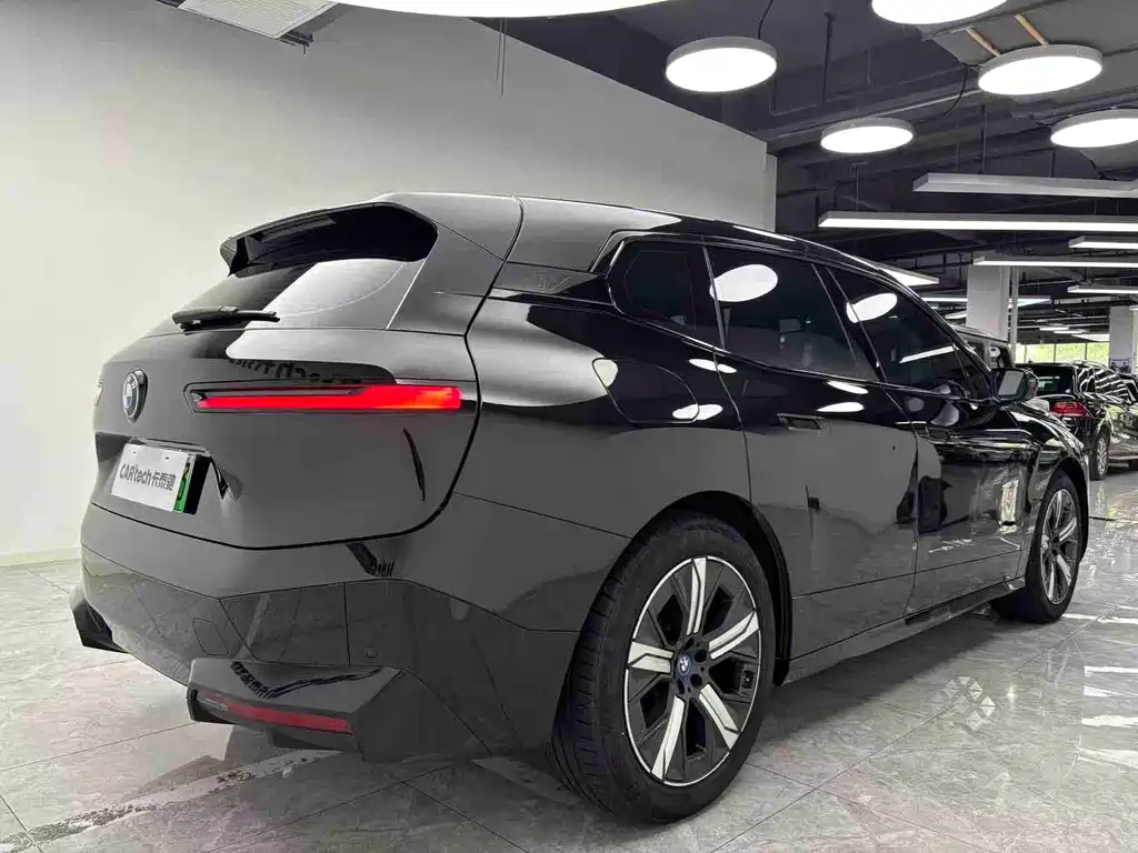 BMW iX — фото 4