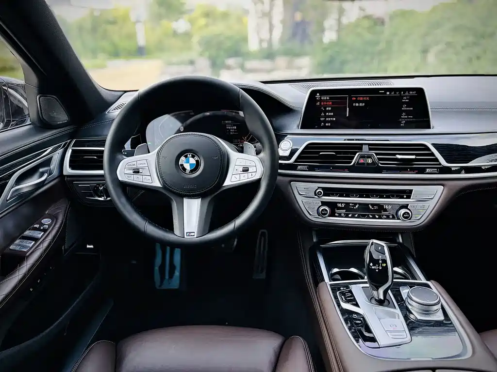 BMW 7 Series — фото 9