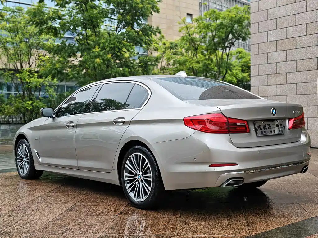 BMW 5 Series — фото 9