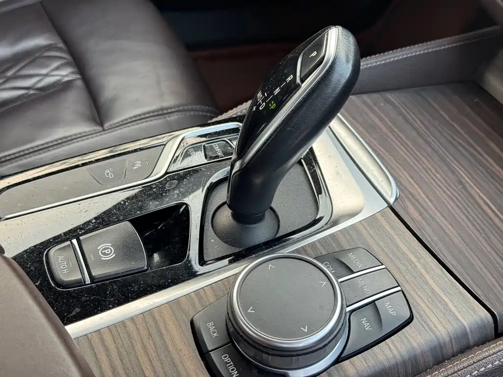 BMW 5 Series — фото 13