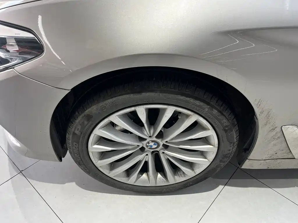 BMW 5 Series — фото 12