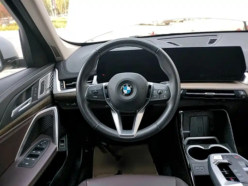 BMW X1 — фото 11